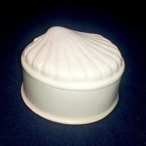 MILK GLASS BOX - SHELL DESIGN